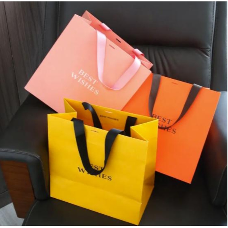 Προσαρμοσμένα παπούτσια επώνυμα καταστήματα εκτυπωμένες τσάντες χαρτιού με το δικό σας λογότυπο χαρτόνι ψώνια τσάντες τσάντες δώρων για μικρές επιχειρήσεις